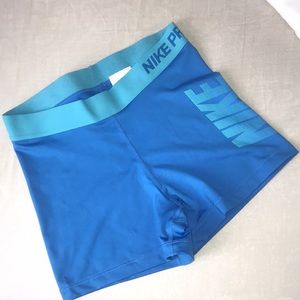 NIKE PRO WOMANS SIZE M ONLY WORN ONCE